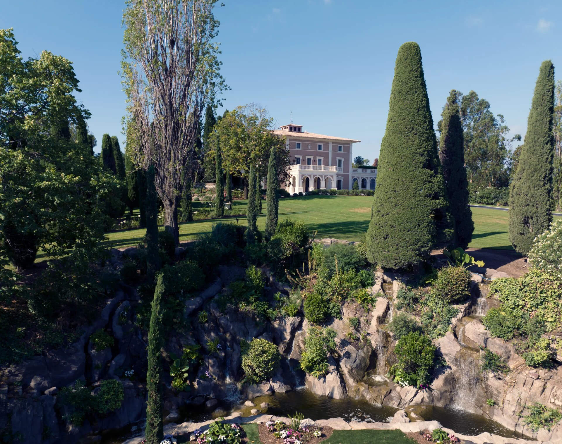Château de la Croix Des Gardes<br>(France)
